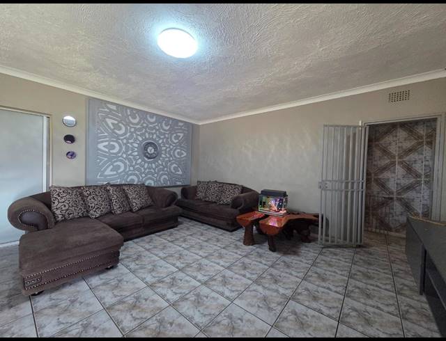 4 BEDROOM HOUSE FOR SALE IN GENERAL ALBERTSPARK
